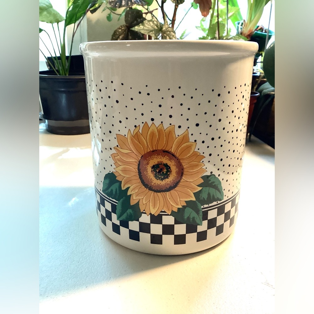 Tabletop Unlimited big canister 7”H x 6”